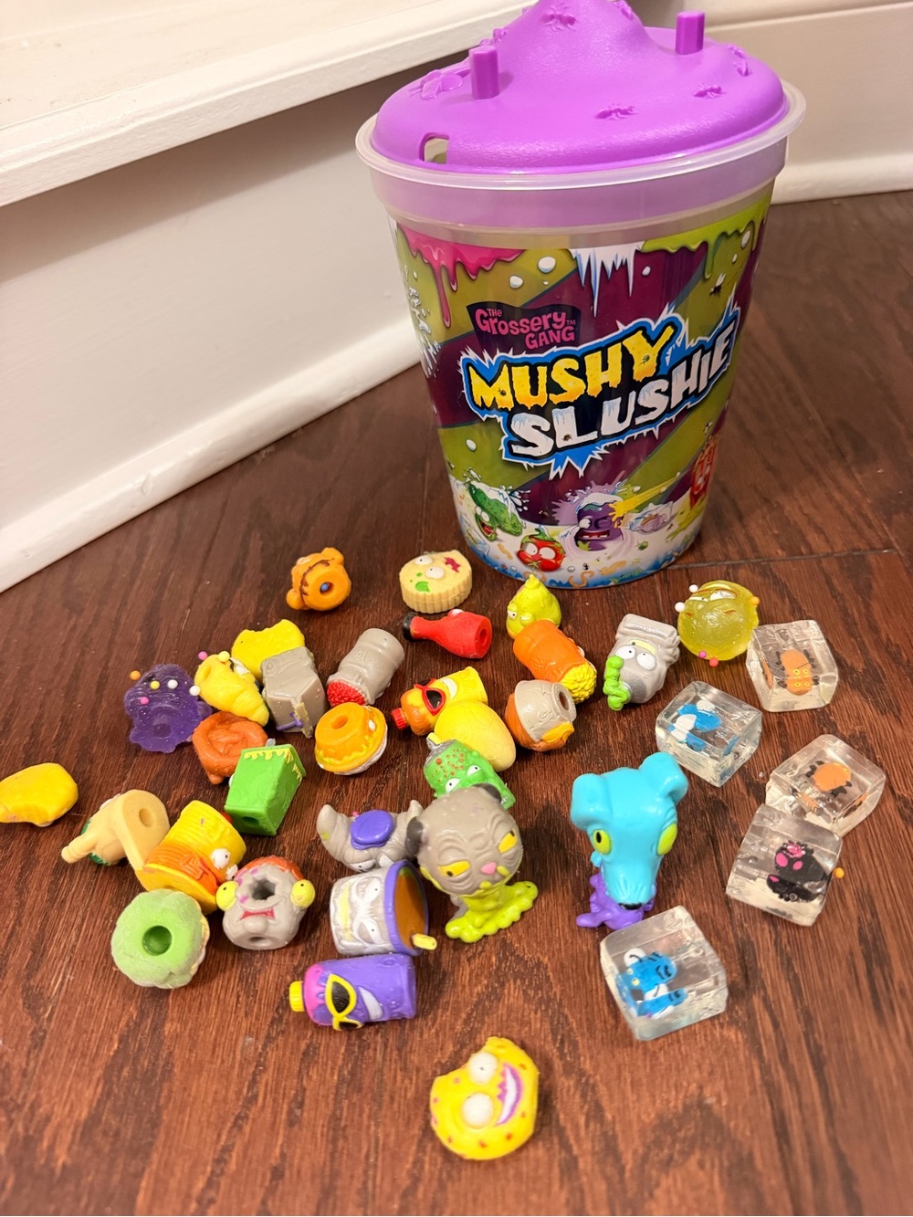 Grossery Gang Mushy Slushie Playset - Purple Cup with Collectible Characters